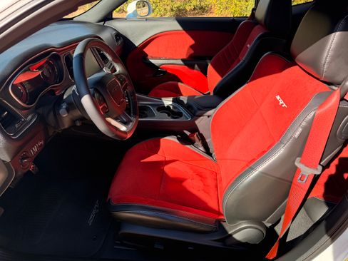 Used 2016 Dodge Challenger SRT Hellcat image 9