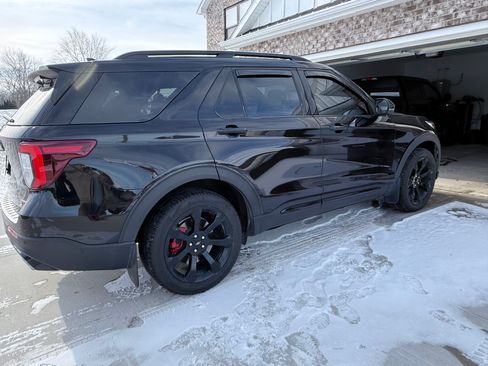 Used 2020 Ford Explorer ST w/ ST Street Pack image 4