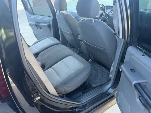 Used 2004 Ford Explorer Sport Trac XLT image 20