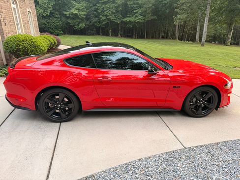 Used 2022 Ford Mustang GT Premium w/ Equipment Group 401A RWD image 2