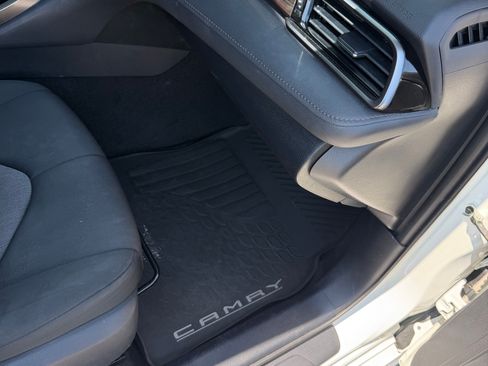 Used 2020 Toyota Camry LE image 6