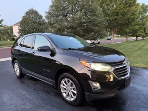Used 2020 Chevrolet Equinox LT w/ Driver Convenience Package AWD/4WD image 2