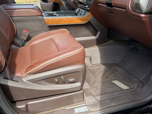 Used 2015 Chevrolet Silverado 2500 High Country w/ Duramax Plus Package image 26