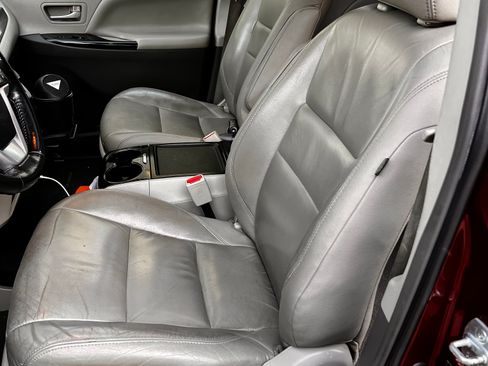 Used 2016 Toyota Sienna XLE Premium image 11