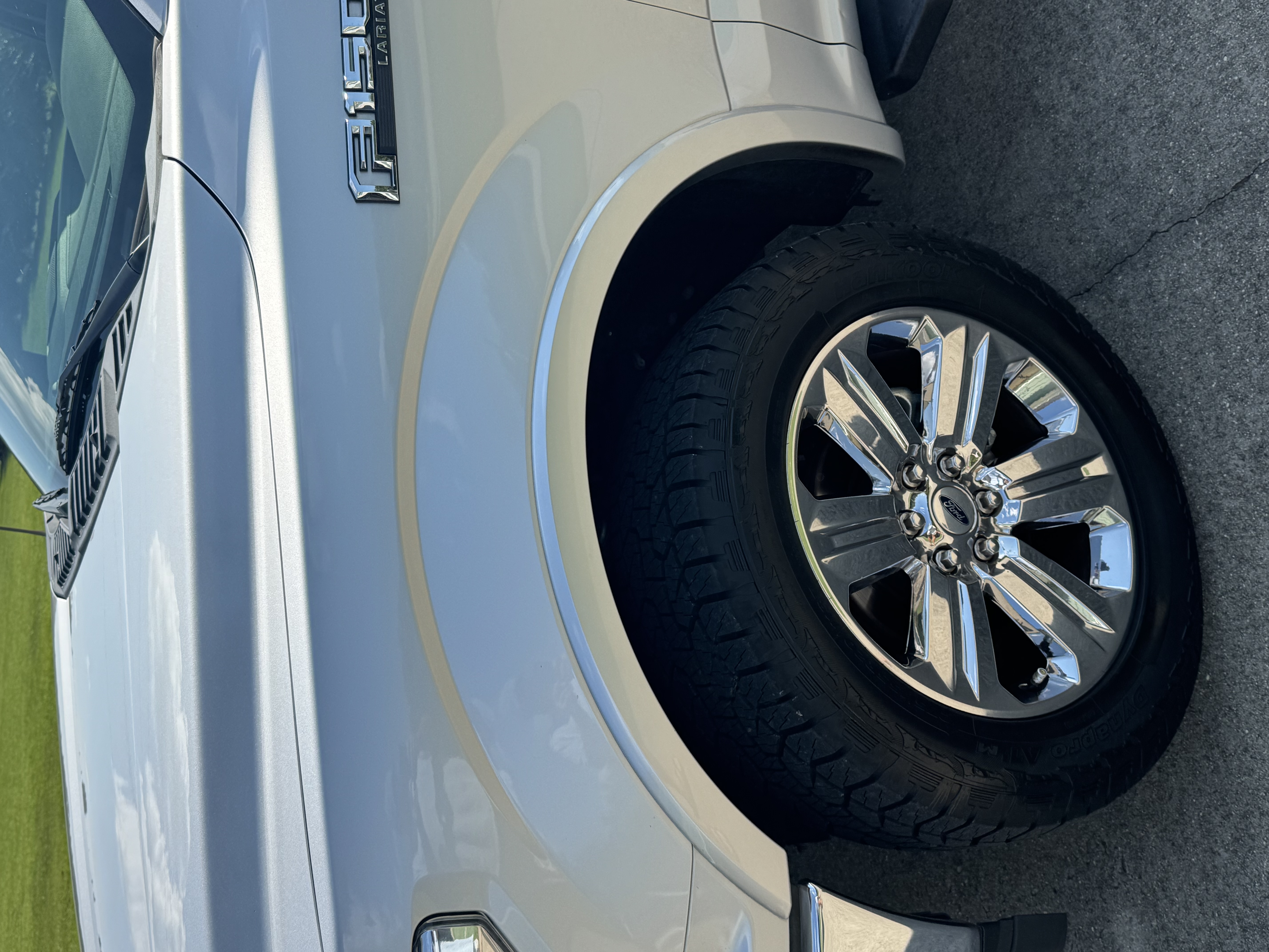 Used 2019 Ford F150 Lariat w/ Equipment Group 502A Luxury AWD/4WD image 2