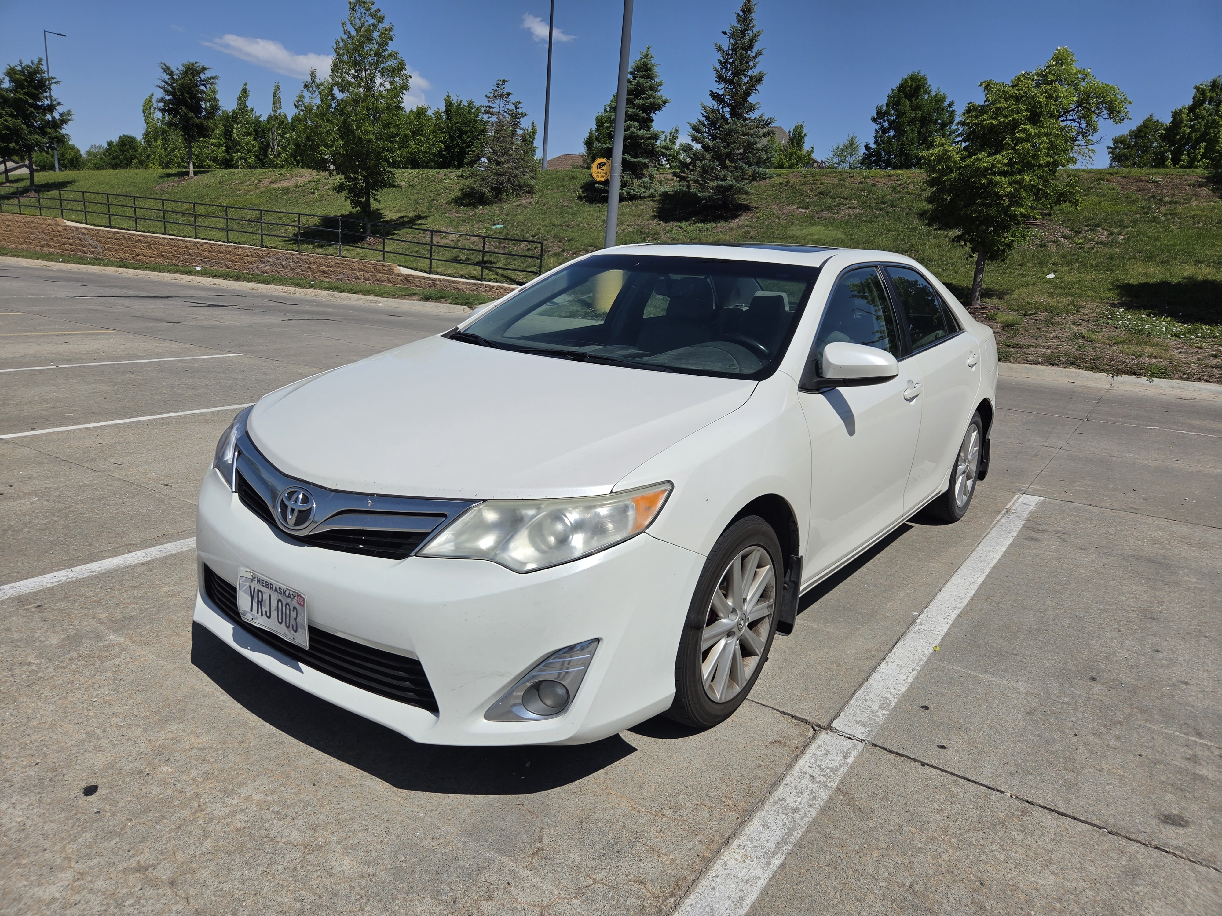 Used 2014 Toyota Camry XLE FWD image 4