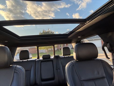 Used 2022 Ford F250 Lariat w/ Black Appearance Package image 20