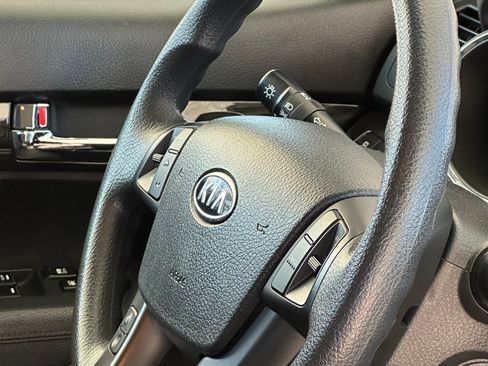 Used 2011 Kia Sorento LX image 18