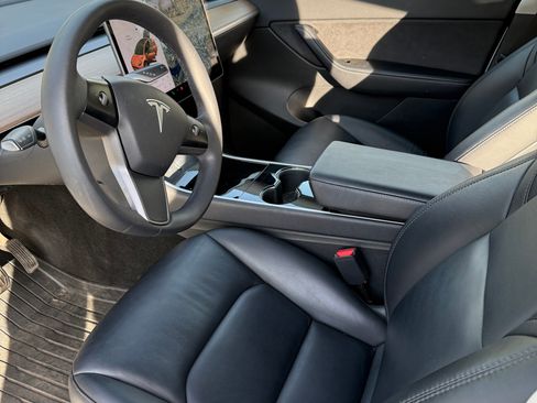 Used 2021 Tesla Model Y Long Range image 12