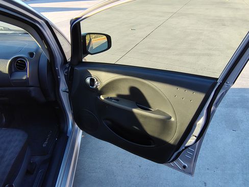 Used 2014 Mitsubishi i ES image 16