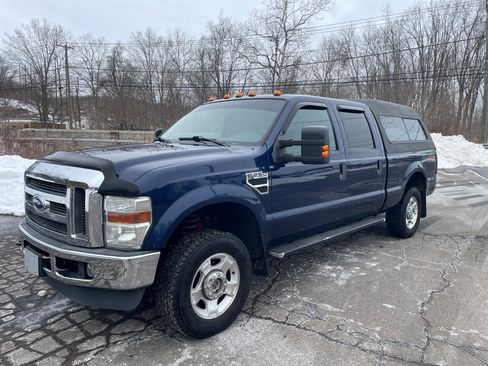 Used 2010 Ford F250 XLT image 2