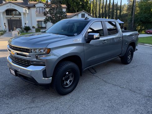 Used 2021 Chevrolet Silverado 1500 LT w/ All Star Edition Plus image 2