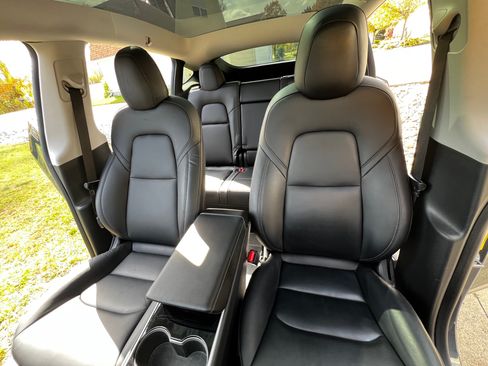 Used 2021 Tesla Model Y Long Range image 14