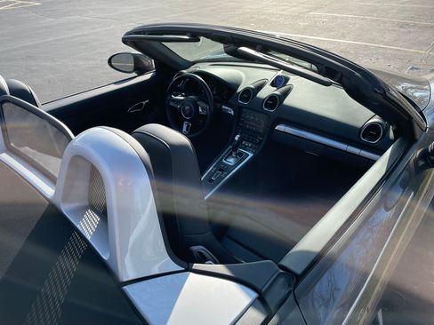 Used 2017 Porsche 718 Boxster image 12