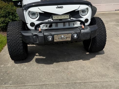 Used 2017 Jeep Wrangler Rubicon w/ Power Convenience Group AWD/4WD image 9