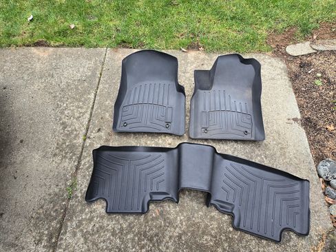 Used 2014 Jeep Grand Cherokee Overland w/ Advanced Technology Group image 9