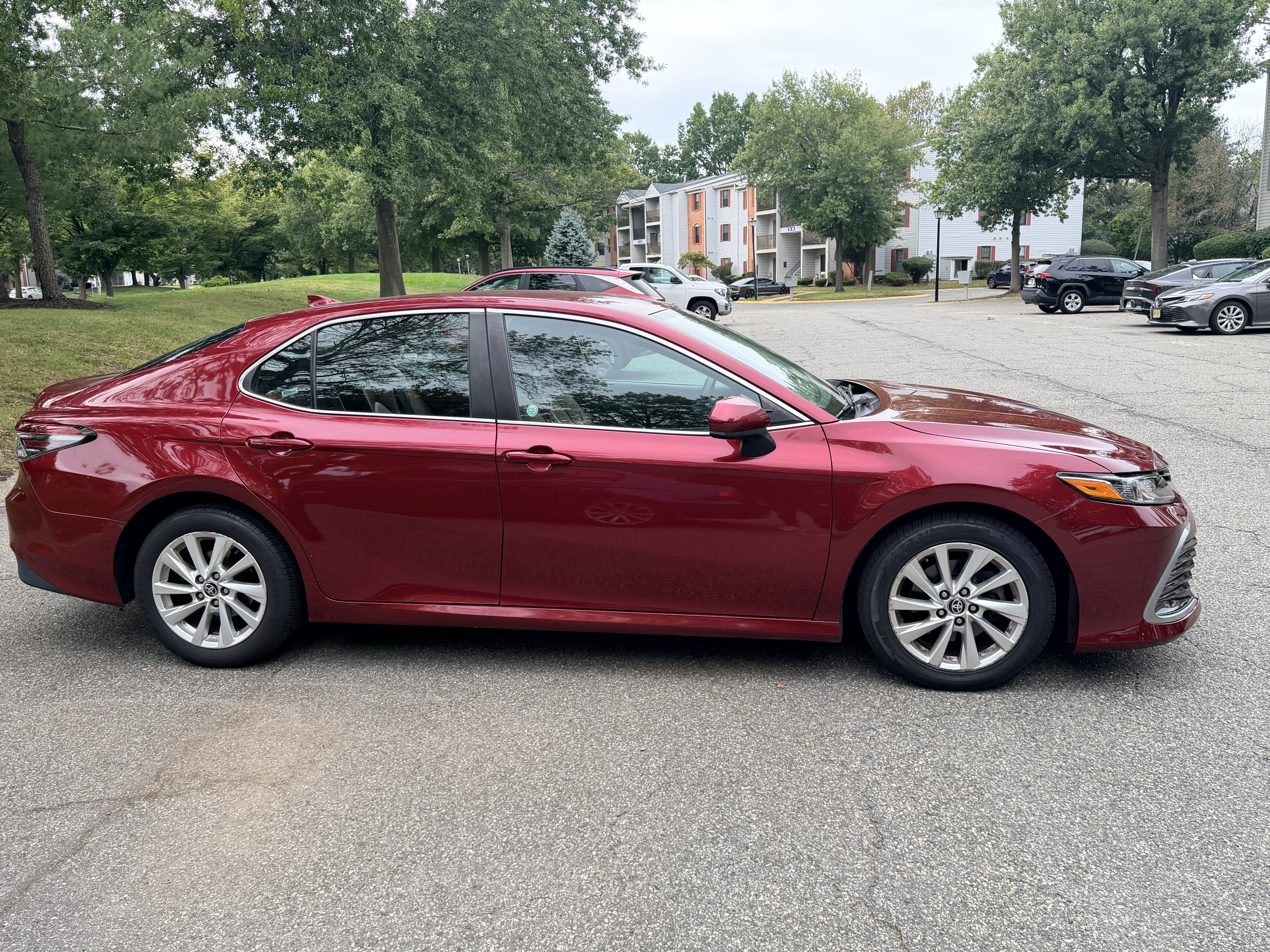 Used 2021 Toyota Camry LE FWD image 5