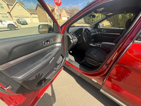 Used 2019 Ford Explorer XLT w/ Class III Trailer Tow Package image 10