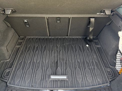 Used 2020 Land Rover Range Rover Evoque SE image 13