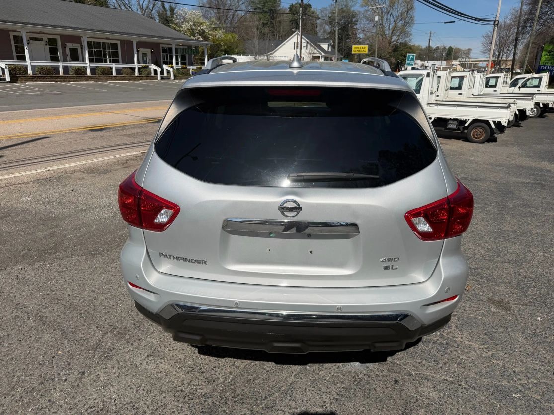 Used 2019 Nissan Pathfinder SL AWD/4WD image 4