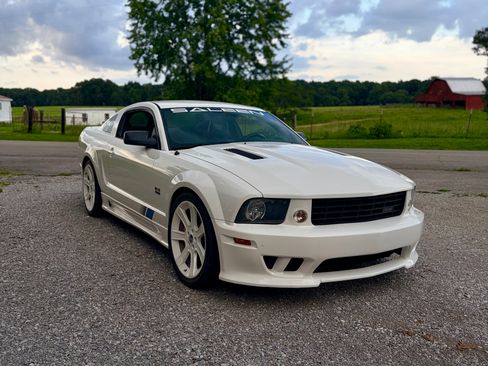 Used 2005 Ford Mustang GT Premium RWD image 2