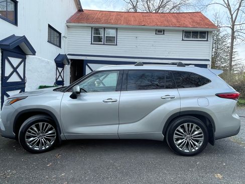 Used 2020 Toyota Highlander Platinum image 1