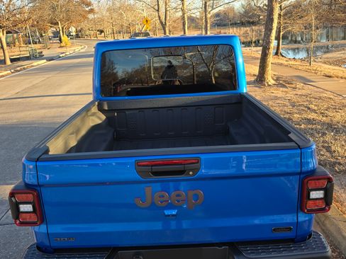 Used 2023 Jeep Gladiator Rubicon image 11