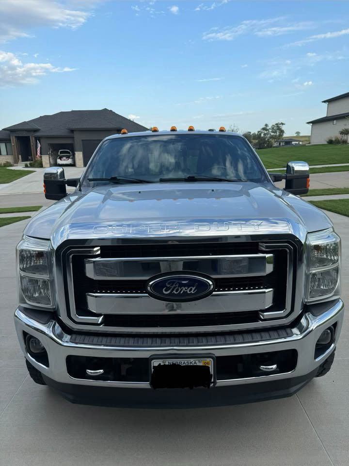 Used 2015 Ford F250 Lariat w/ Chrome Package AWD/4WD image 2