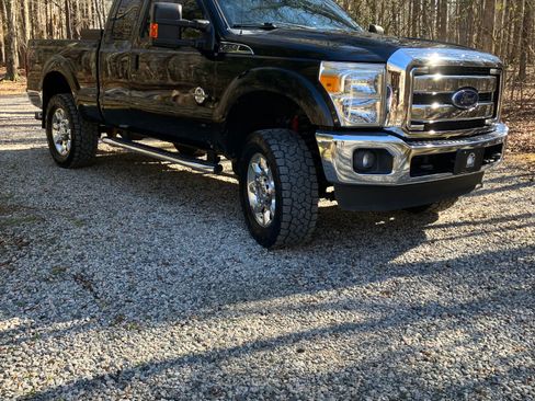 Used 2015 Ford F350 Lariat w/ Lariat Interior Package image 2