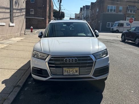 Used 2019 Audi Q5 2.0T Premium w/ Convenience Package image 4