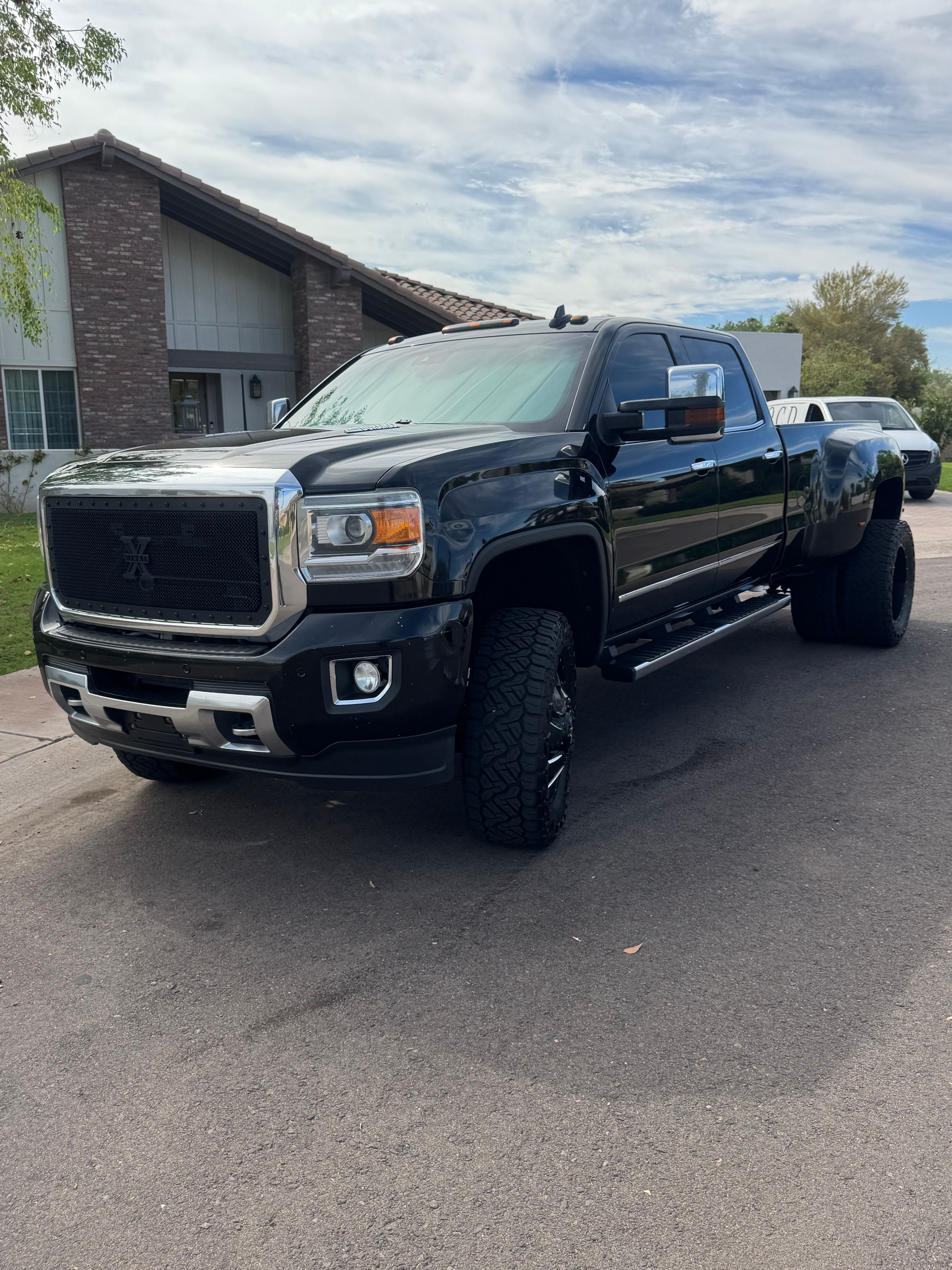 Used 2015 GMC Sierra 3500 Denali w/ Duramax Plus Package AWD/4WD image 9