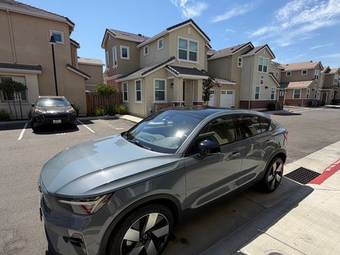 Used 2023 Volvo C40 P8 Recharge Ultimate w/ Protection Package Premier AWD/4WD image 1