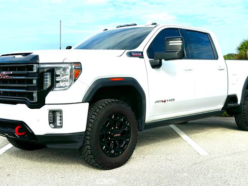 Used 2023 GMC Sierra 2500 AT4 w/ AT4 Preferred Package AWD/4WD image 2