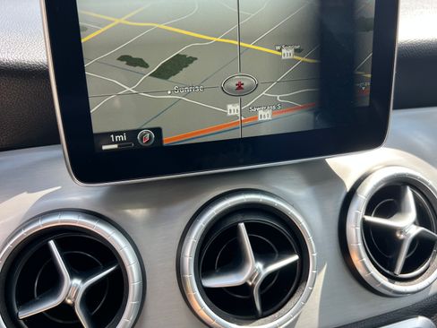 Used 2015 Mercedes-Benz CLA 250 image 15