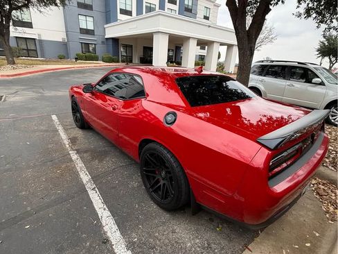 Used 2016 Dodge Challenger SRT Hellcat image 9