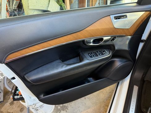 Used 2018 Volvo XC90 T6 Inscription w/ Convenience Package image 11