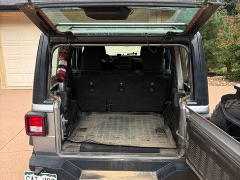 Used 2018 Jeep Wrangler Unlimited Sport AWD/4WD image 8