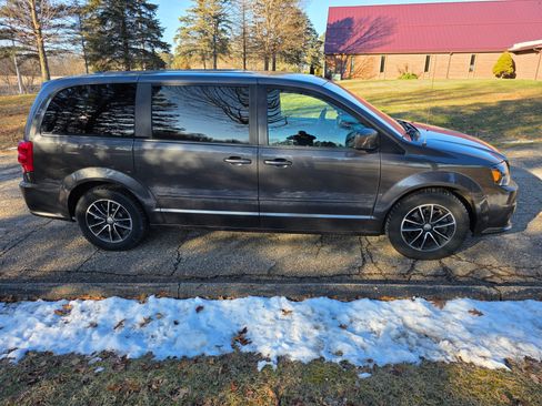 Used 2017 Dodge Grand Caravan GT image 1
