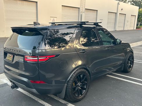 Used 2019 Land Rover Discovery HSE image 12
