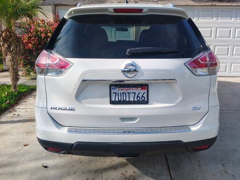 Used 2016 Nissan Rogue SV w/ SV Premium Package image 2