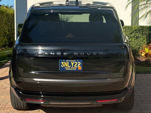 Used 2024 Land Rover Range Rover Long Wheelbase SE image 5