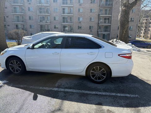 Used 2017 Toyota Camry SE image 1