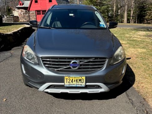 Used 2017 Volvo XC60 T6 Dynamic w/ Preferred Option Package image 1