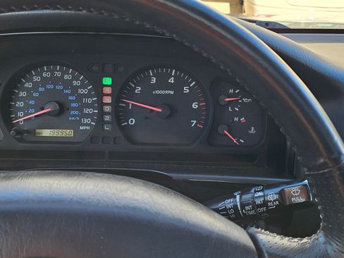 Used 2000 Toyota Land Cruiser image 24