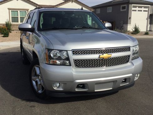 Used 2012 Chevrolet Suburban LTZ image 8