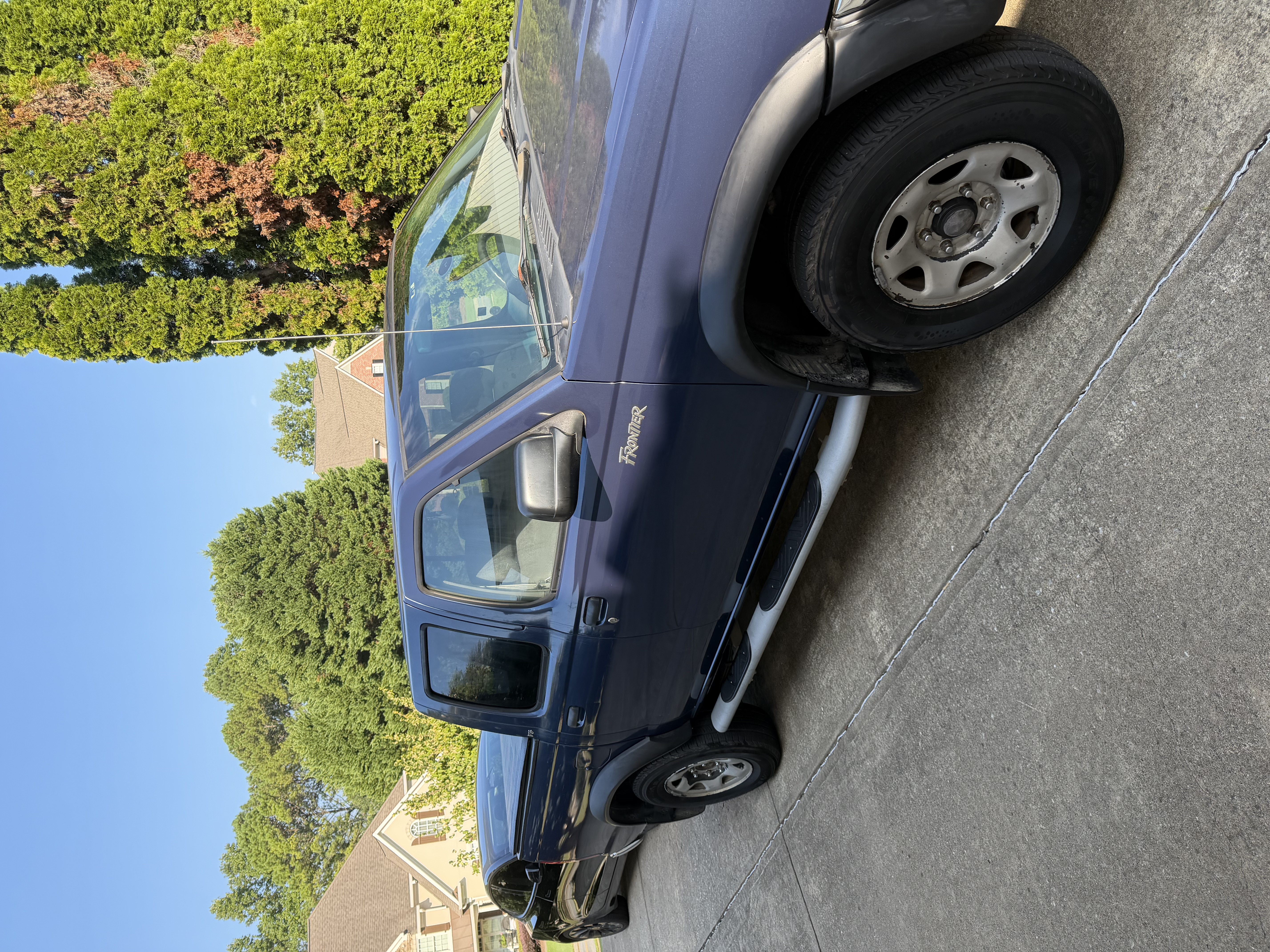 Used 2000 Nissan Frontier XE RWD image 1