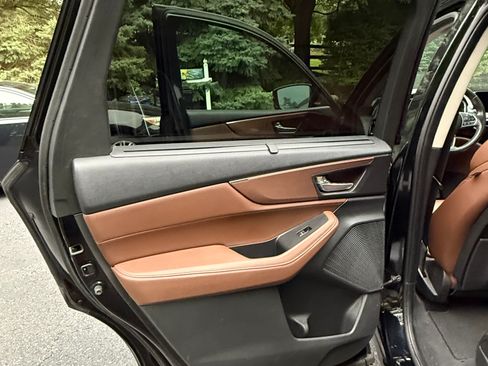 Used 2022 Acura MDX w/ Technology Package AWD/4WD image 15