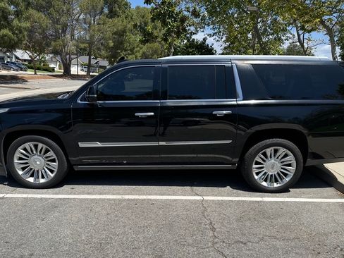 Used 2015 Cadillac Escalade ESV Platinum AWD/4WD image 18