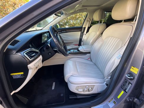 Used 2019 Genesis G90 5.0 Ultimate image 9