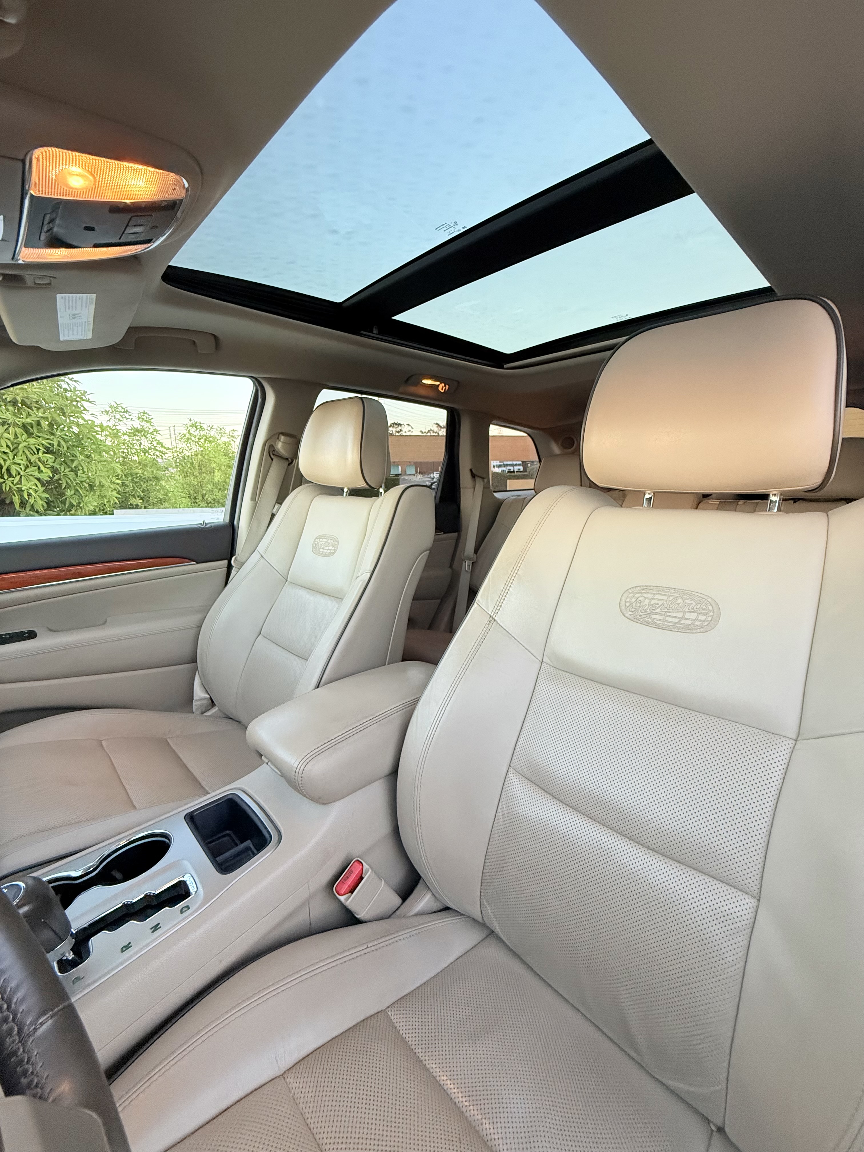 Used 2013 Jeep Grand Cherokee Overland w/ Advance Technology Group RWD image 12